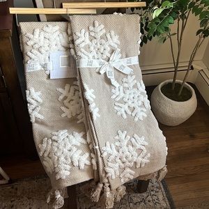 Reserved listing 2 snowflake blankets , and 2 pumpkin pillows